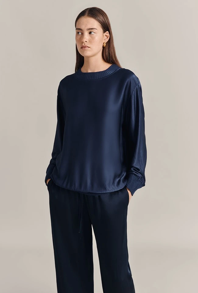 Grace Satin Sweatshirt Dark Midnight - Image 2