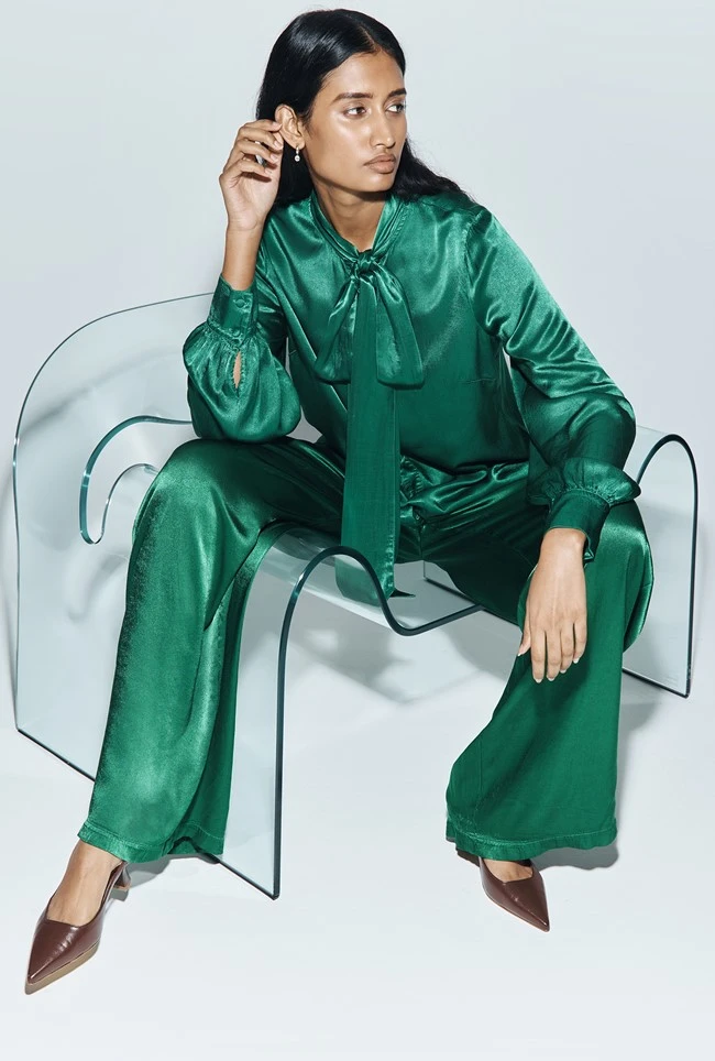 Anna Satin Pussybow Blouse Green